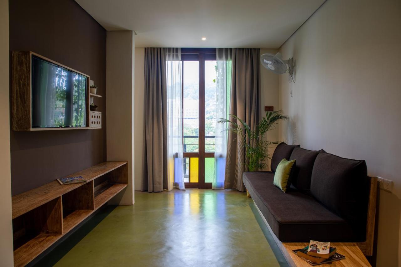 Lake Avenue Hotel Канді Екстер'єр фото