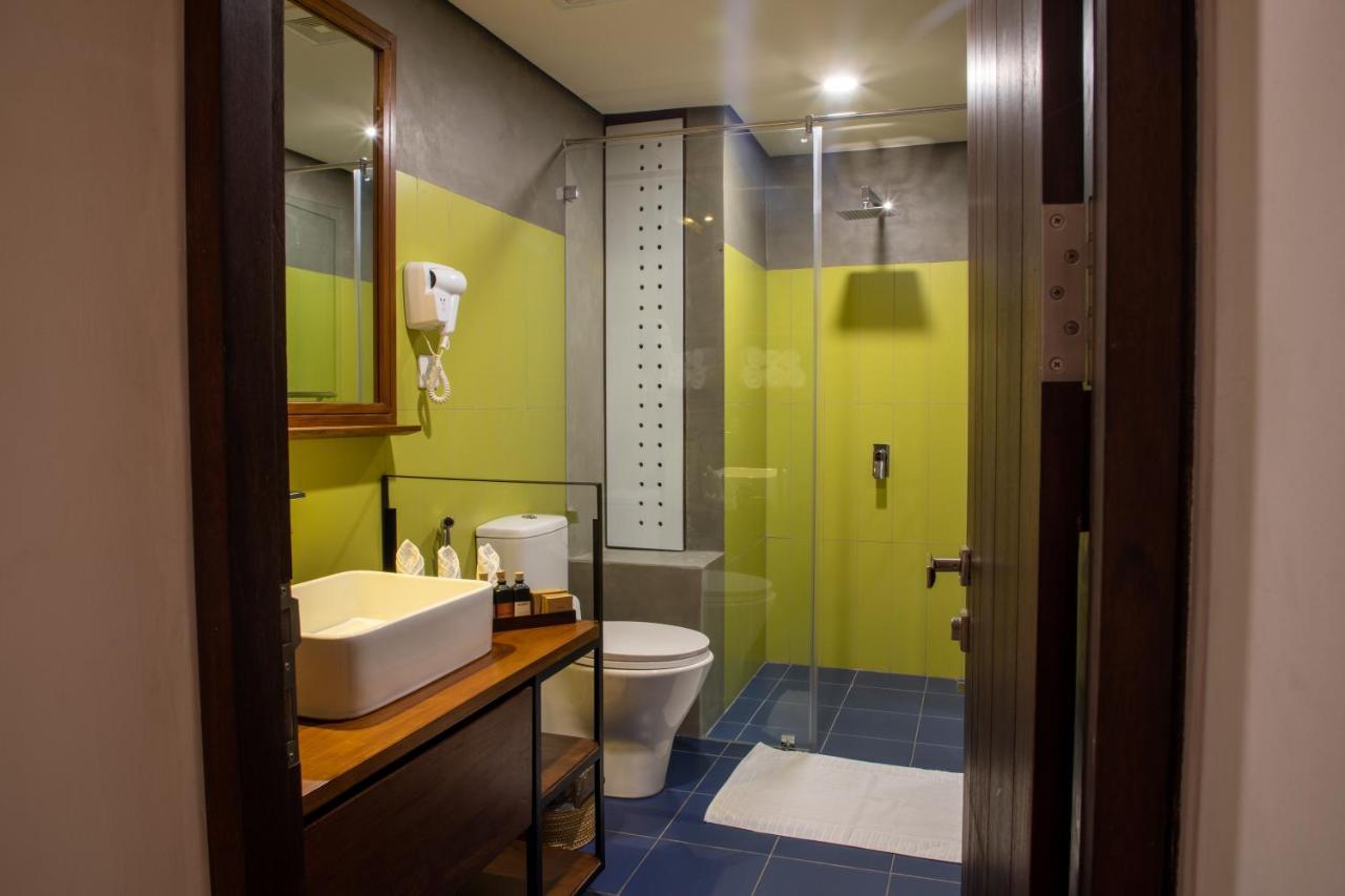 Lake Avenue Hotel Канді Екстер'єр фото