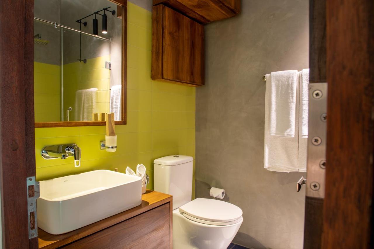 Lake Avenue Hotel Канді Екстер'єр фото