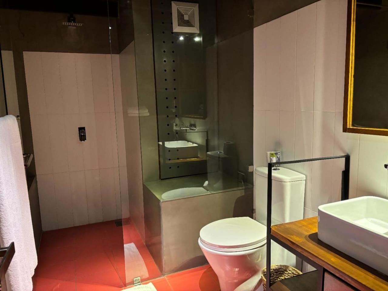 Lake Avenue Hotel Канді Екстер'єр фото